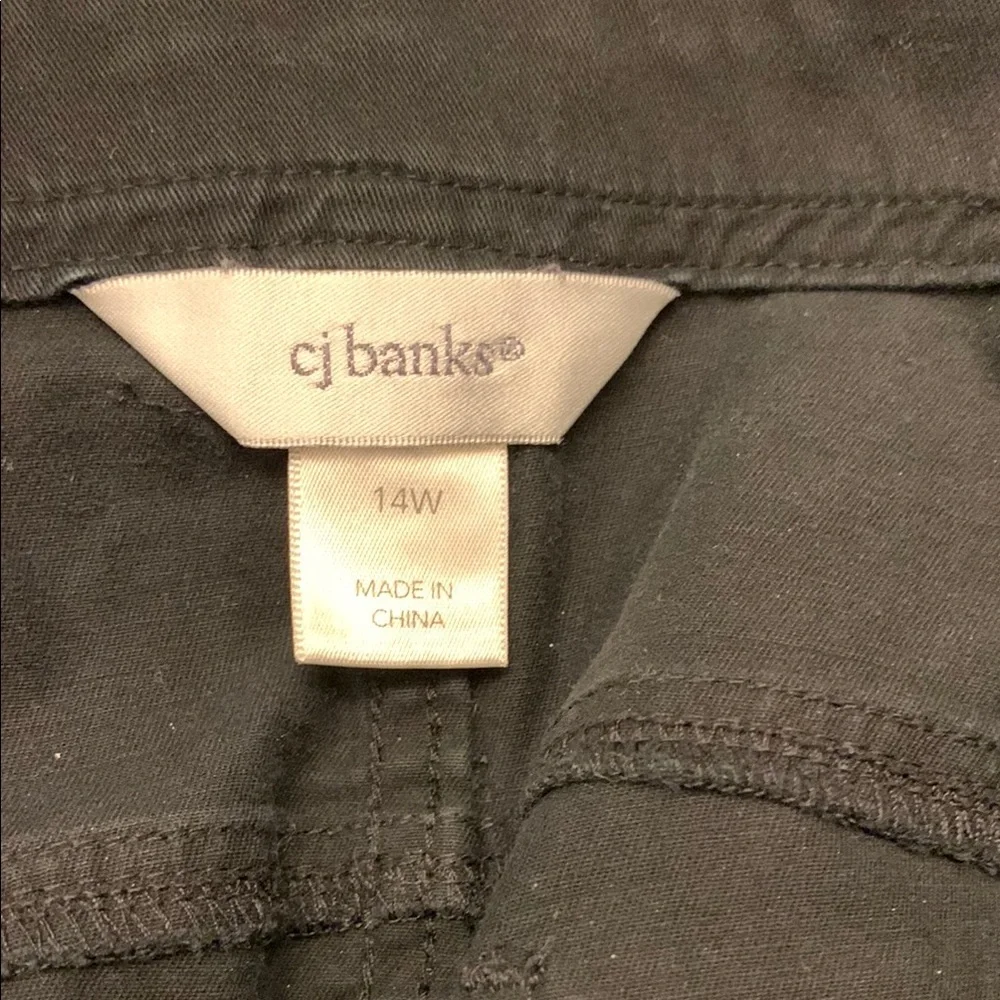 CJ Banks Women’s Black Shorts 14w - Picture 3 of 4